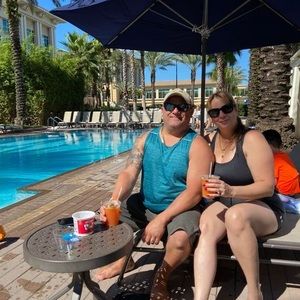 Meet your Posher, Mariedis